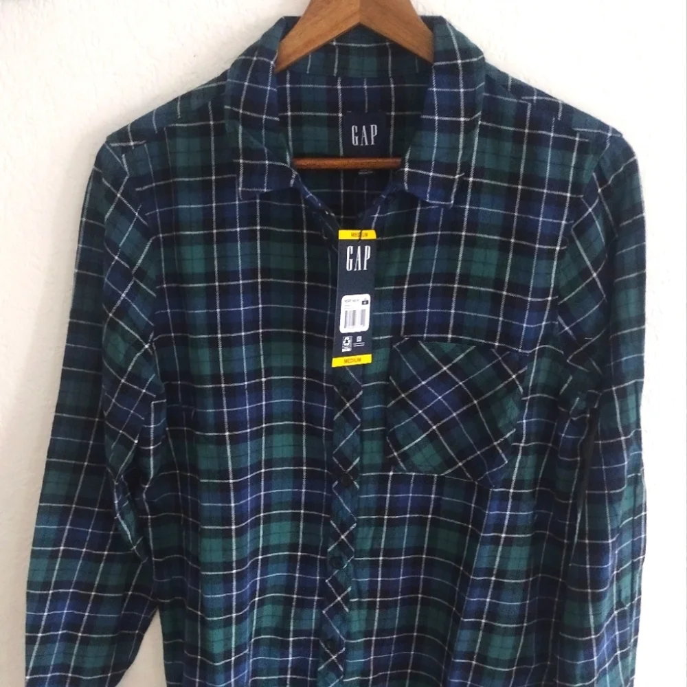 GAP Women's Navy and Forest Plaid Shirt - Picture 2 of 3